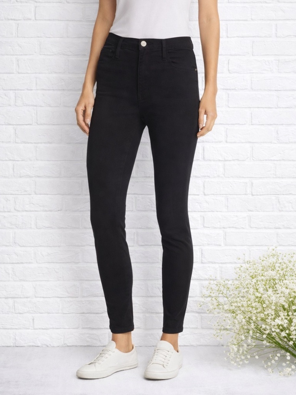 Frame Denim Ali High Rise Cigarette Leg Jeans in Noir Black Wash Size 26